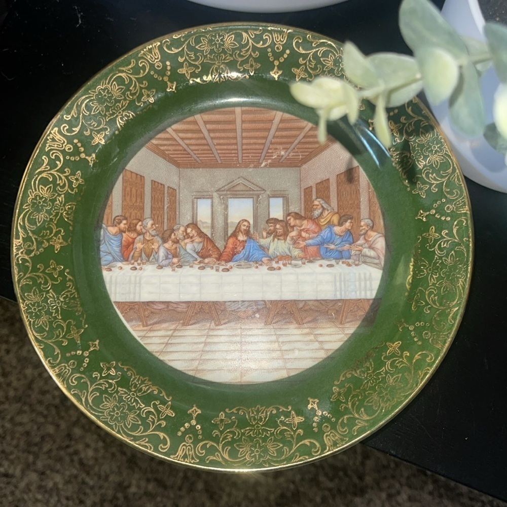 STUNNING VTG NAUTILUS USA GOLD ON GREEN TRIM JESUS PORTRAIT